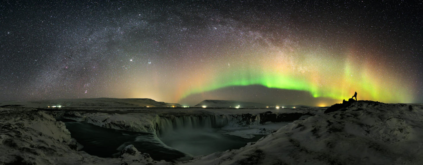 La Cascada y el Mundo de Noche