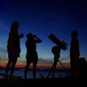 Disfrutaremos más de la astronomía si la compartimos con otros aficionados.