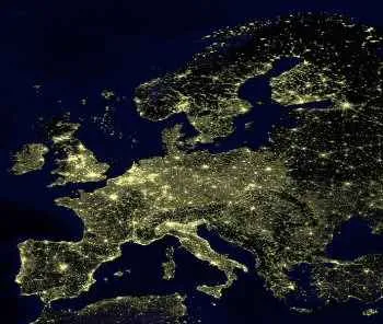 El resplandor de la iluminación artificial impone una gran barrera a la contemplación del cielo. El resplandor de la iluminación artificial impone una gran barrera a la contemplación del cielo.