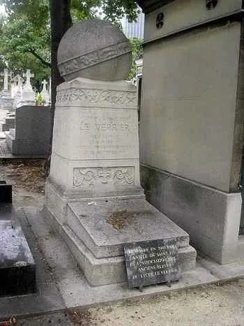 Tumba de Urbain Jean Joseph Le Verrier Tumba de Urbain Jean Joseph Le Verrier
