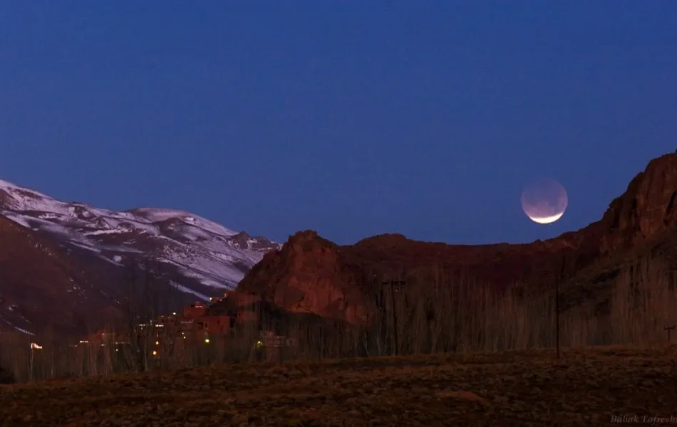 Luna eclipsada por la mañana