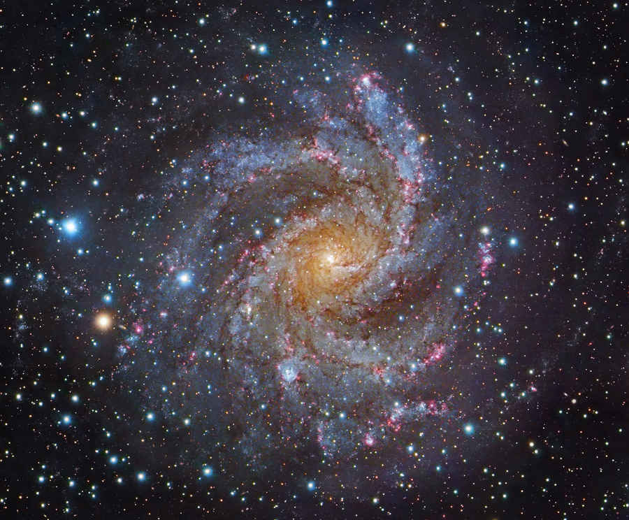 Frente a NGC 6946