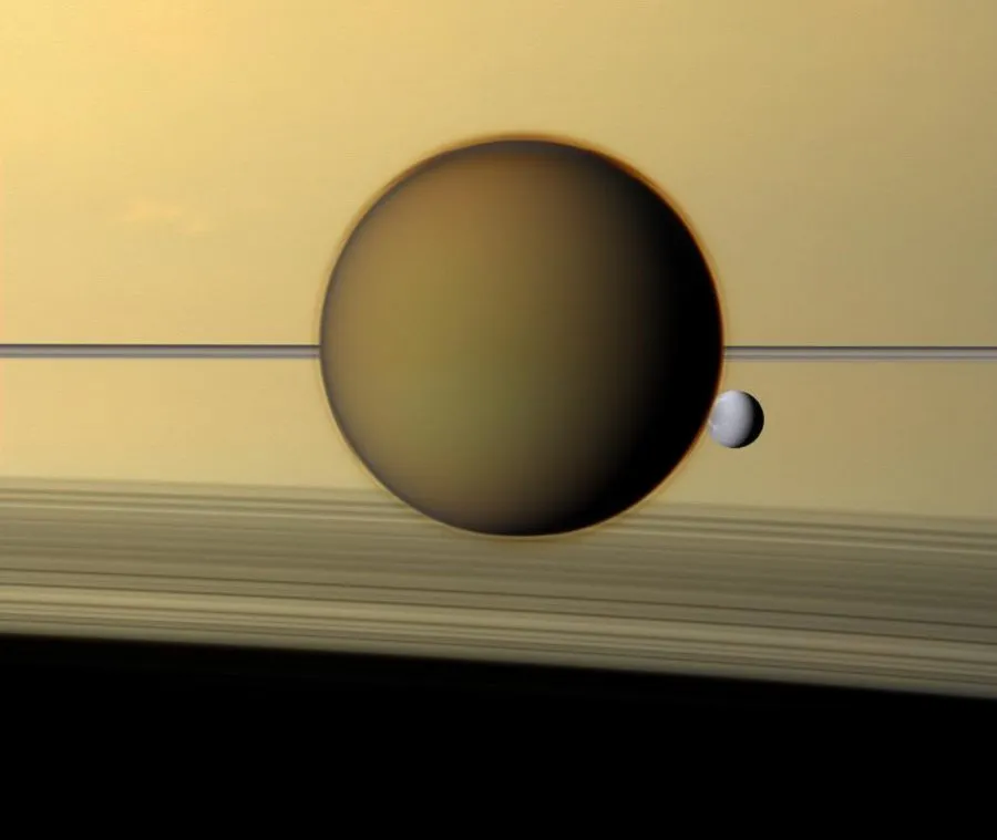 En primera fila con Titán y Dione