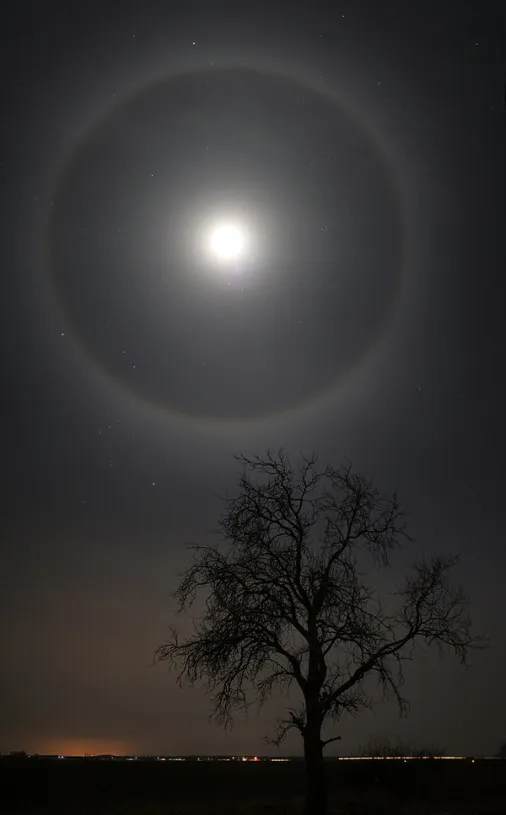 Halo de una Luna de Febrero