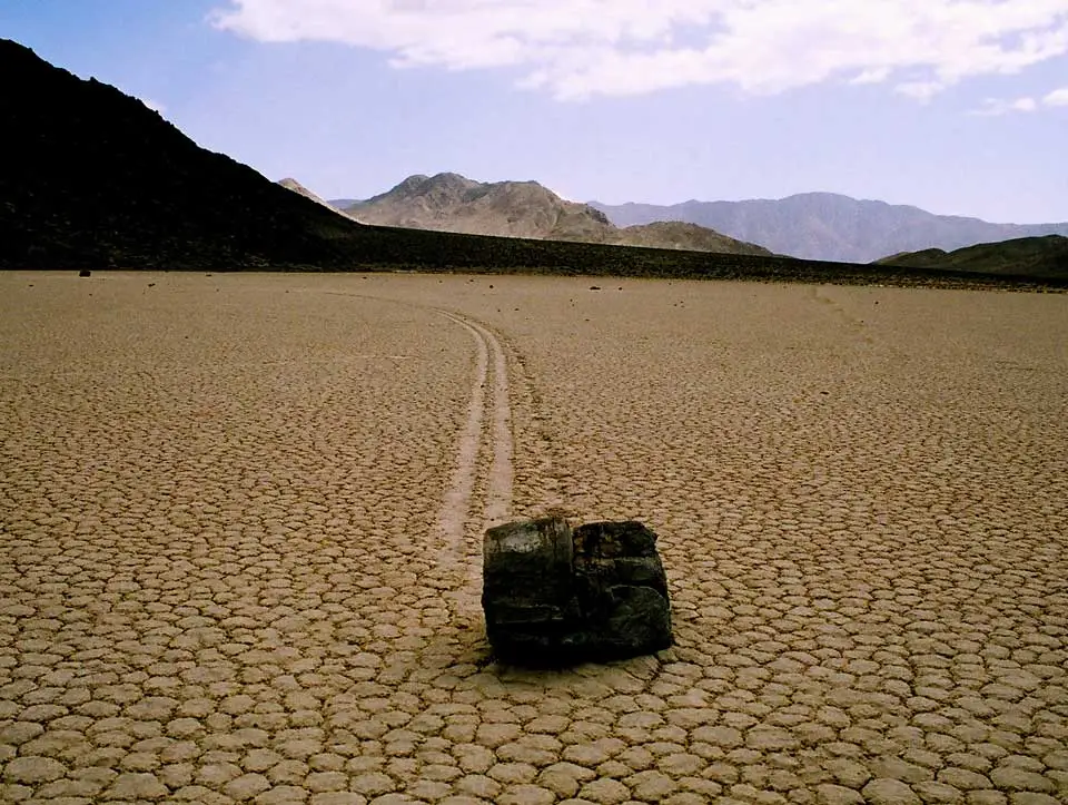 Una PIedra Viajera en Death Valley