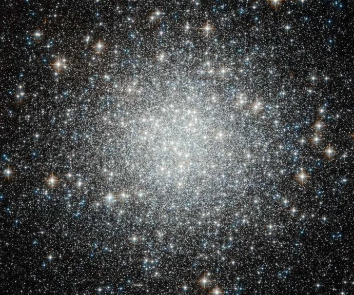 M53, un Cúmulo Globular lleno de Estrellas Rezagadas Azules