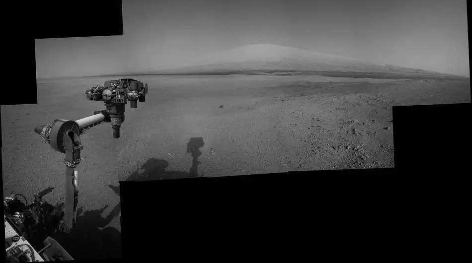 Curiosidad en Marte, el Monte Sharp a la vista