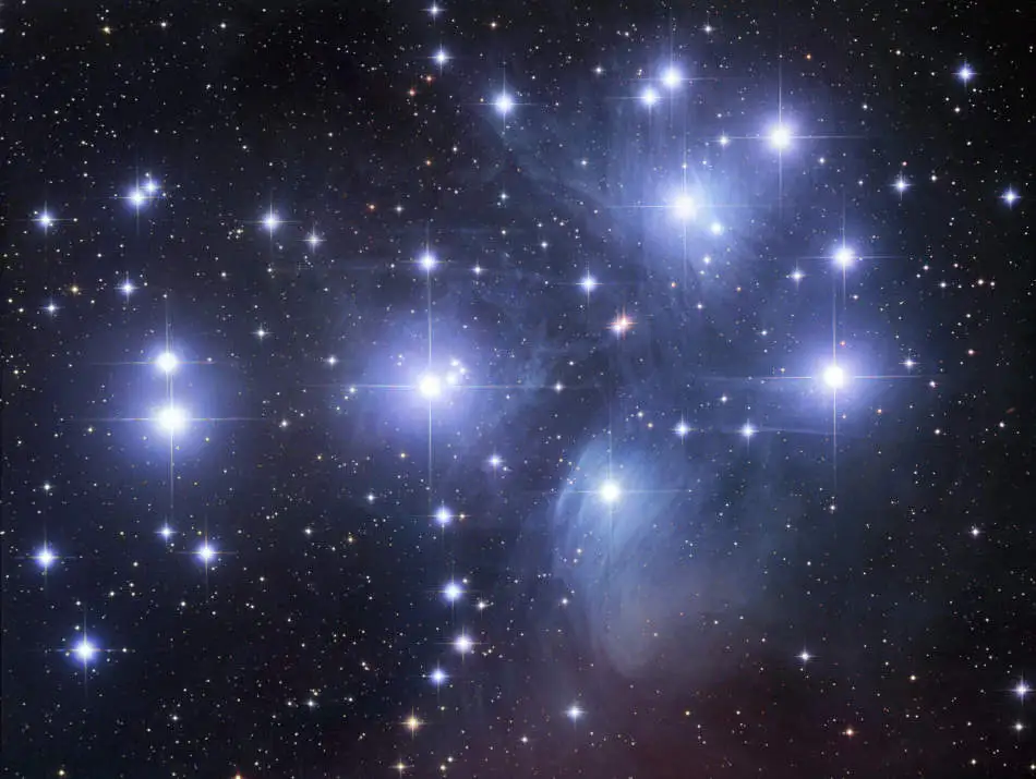 M45, el Cúmulo Estelar Las Pléyades