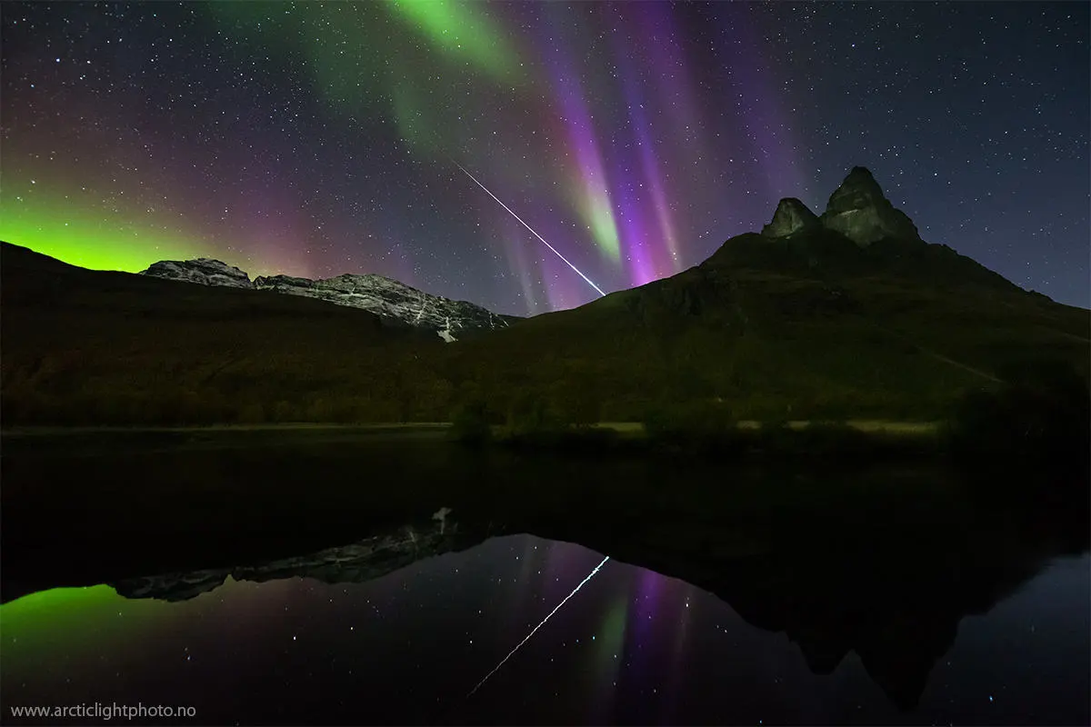 Aurora y Bólido sobre Noruega