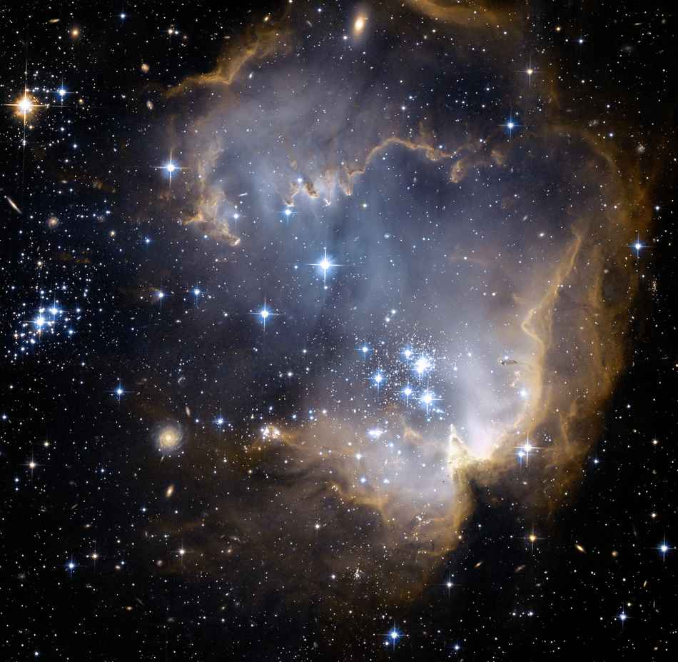 NGC 602 y Más Allá