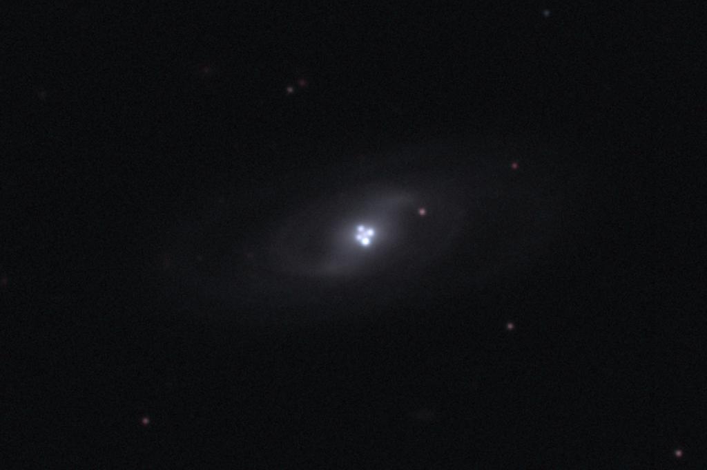 2 de enero de 2013: La Cruz de Einstein, una Lente Gravitational La Cruz de Einstein, una Lente Gravitational