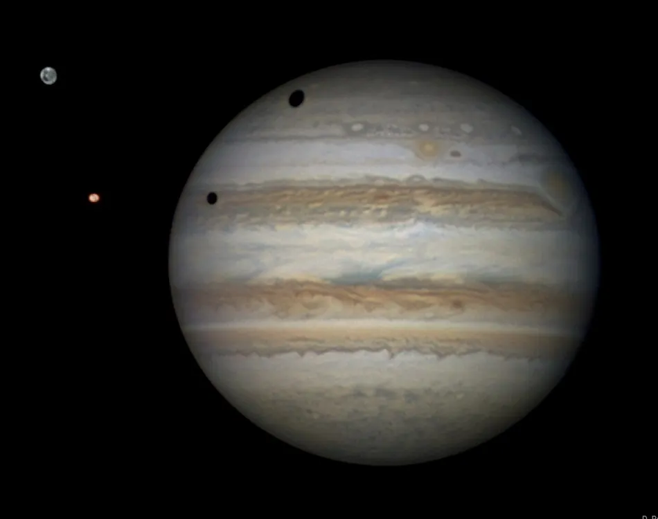 15 de febrero de 2013: Sombras sobre Júpiter