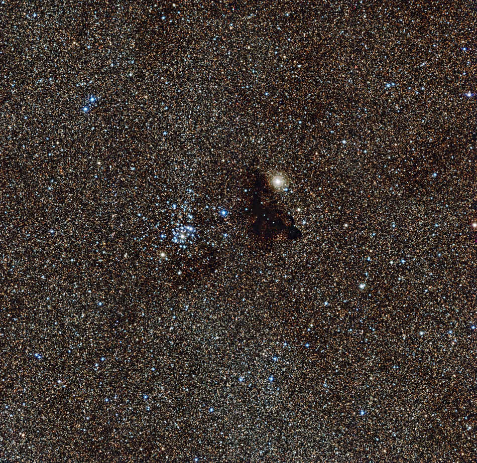 14 de febrero de 2013: Una pareja cósmica: Barnard 86 con NGC 6520
