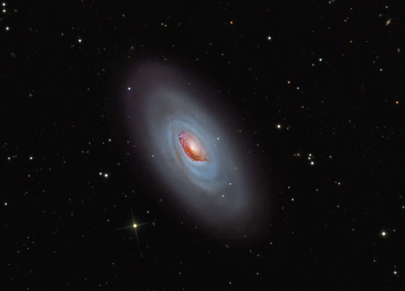 M64, La galaxia del Ojo Negro