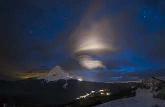 El Monte Hood y una Nube Lenticular