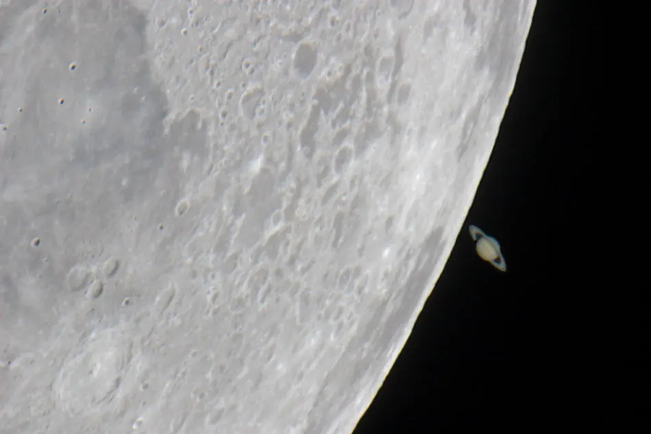 El Saturno de la Luna