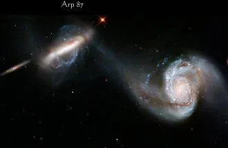 Colisiones de Galaxias: Una Simulación vs Observaciones