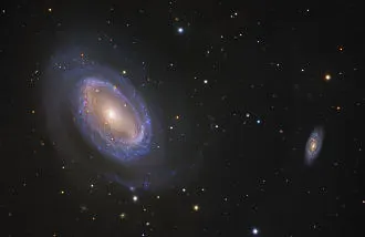 NGC 4725, la Galaxia Espiral con un Brazo
