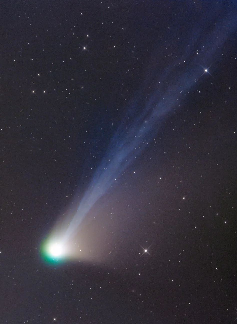 6 de mayo de 2013: Las Colas del Cometa Lemmon