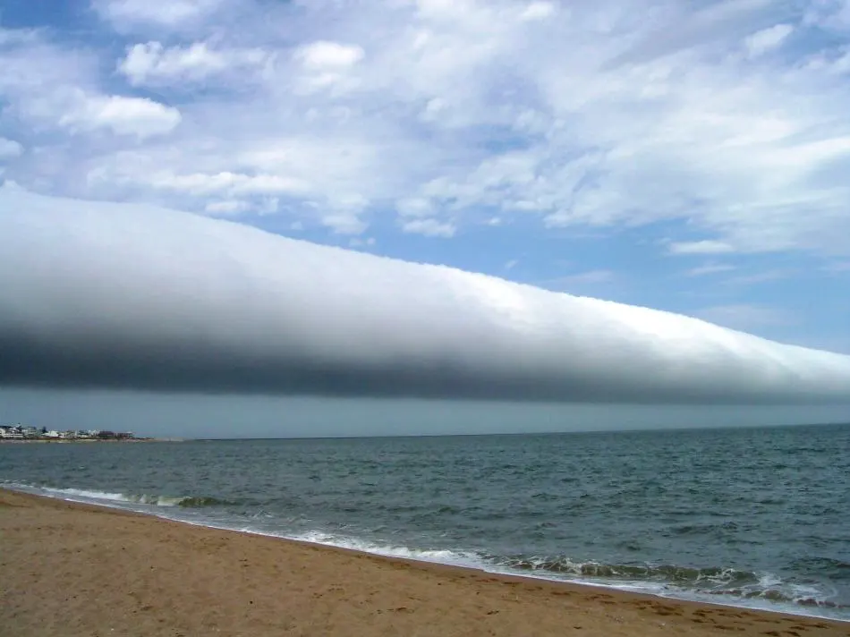 2 de junio de 2013: Una Nube Rollo sobre Uruguay