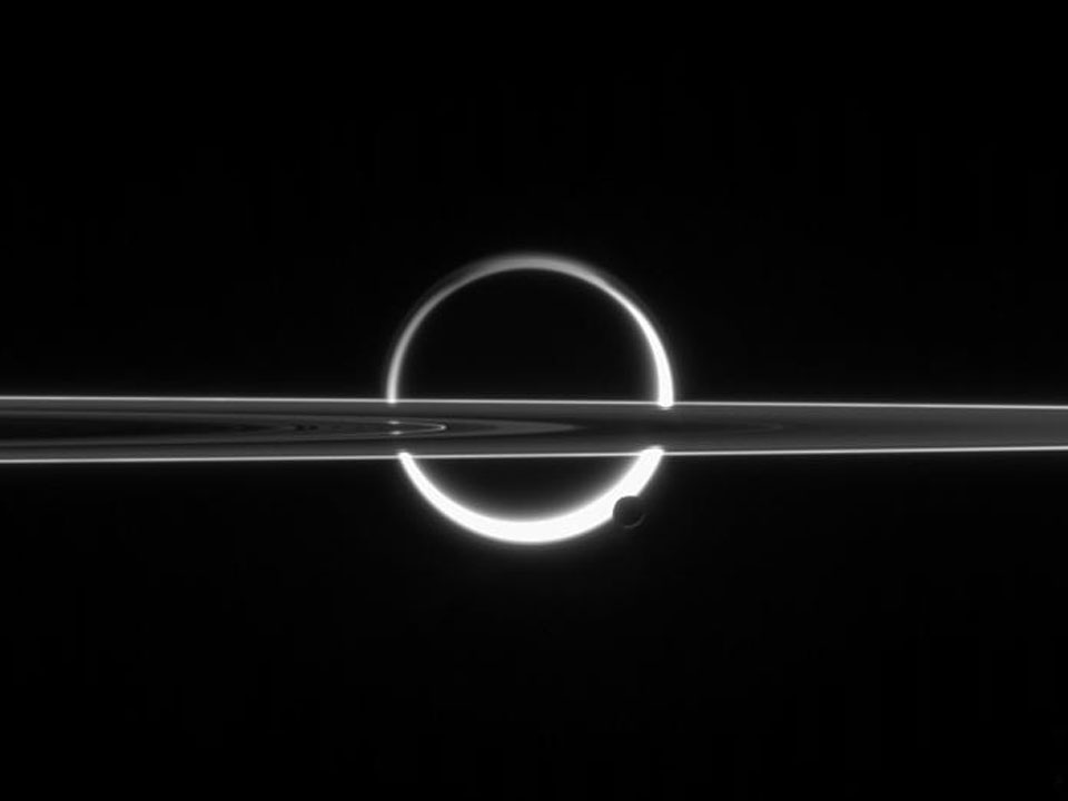 29 de julio de 2013: Saturno, Titán, Anillos y Neblina 29 de julio de 2013: Saturno, Titán, Anillos y Neblina