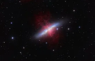 M82, una Galaxia con Brote Estelar y un Superviento