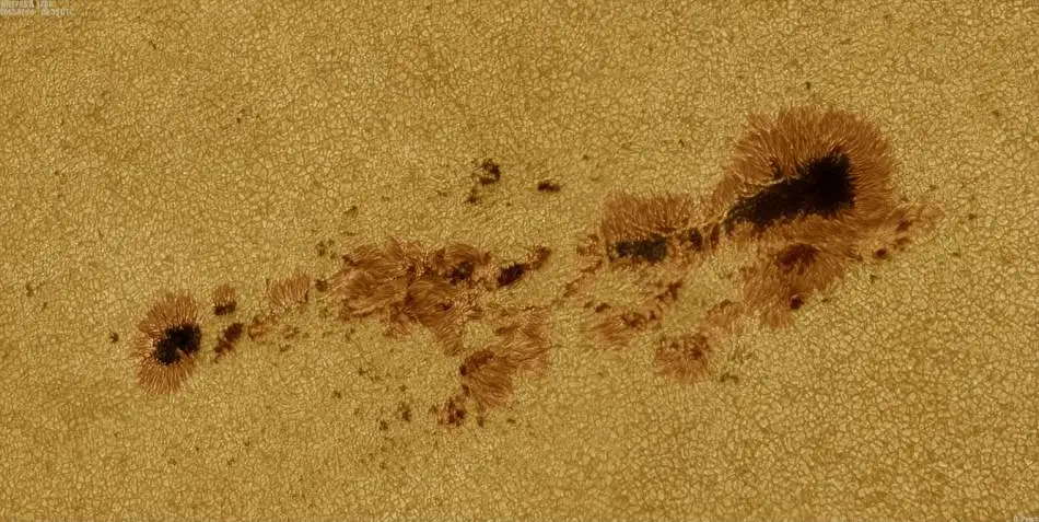 Grandes Manchas Solares cruzando el Sol ahora mismo