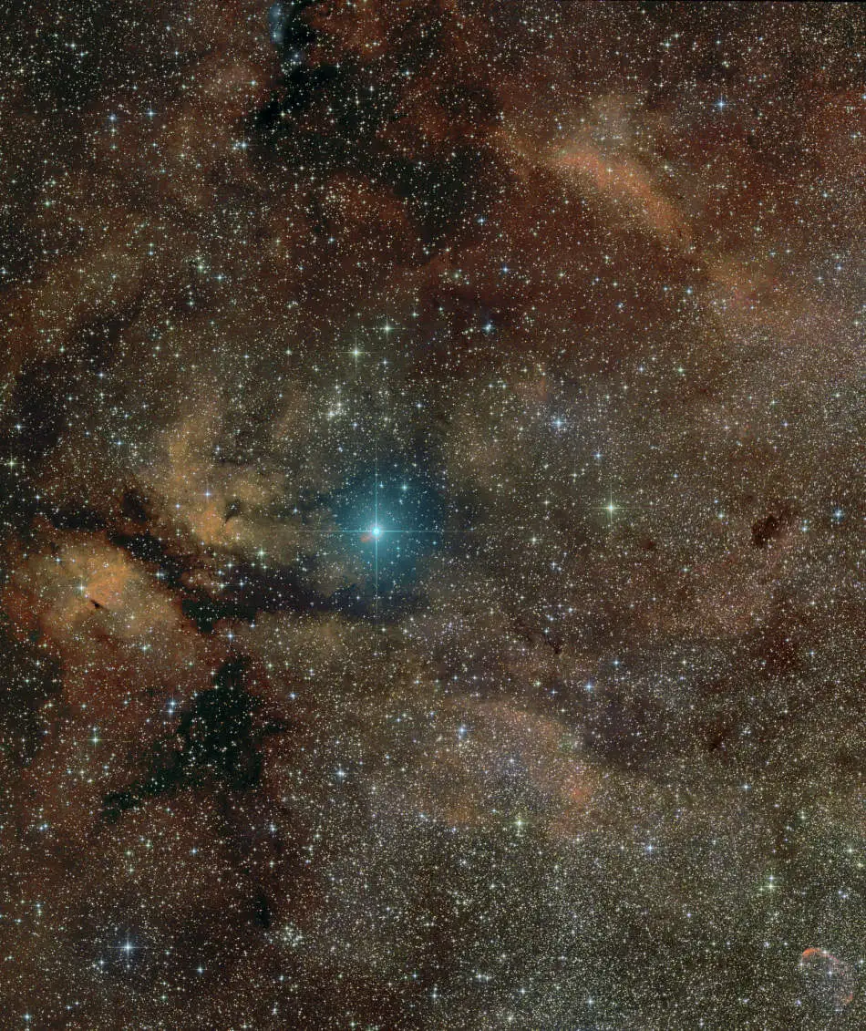 La Estrella Supergigante Gamma Cygni