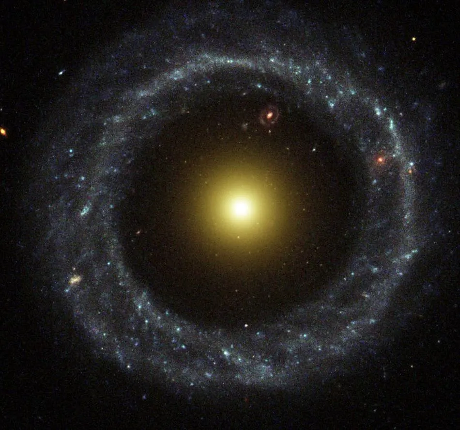 28 de julio de 2013: El Objeto de Hoag, una extraña Galaxia Anular